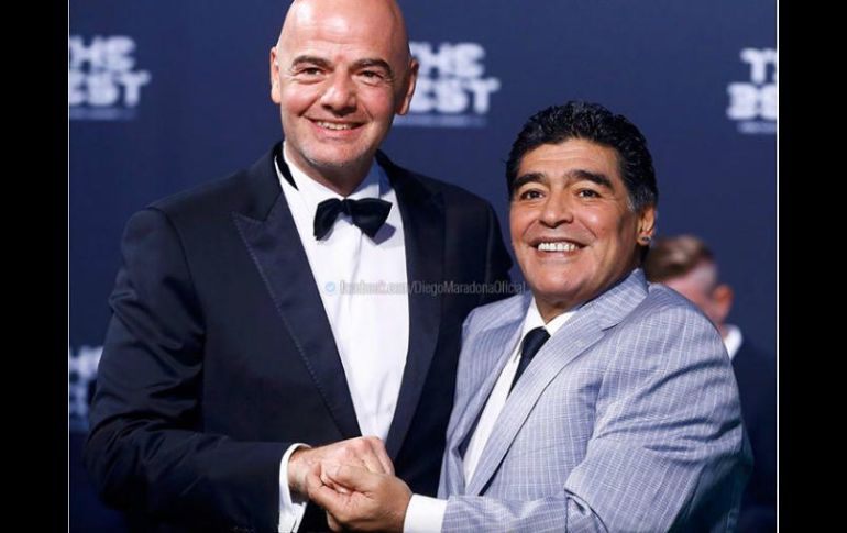 Maradona publicó en Facebook la noticia, acompañado por una foto suya con el presidente de la FIFA, Gianni Infantino. FACEBOOK / Diego Maradona