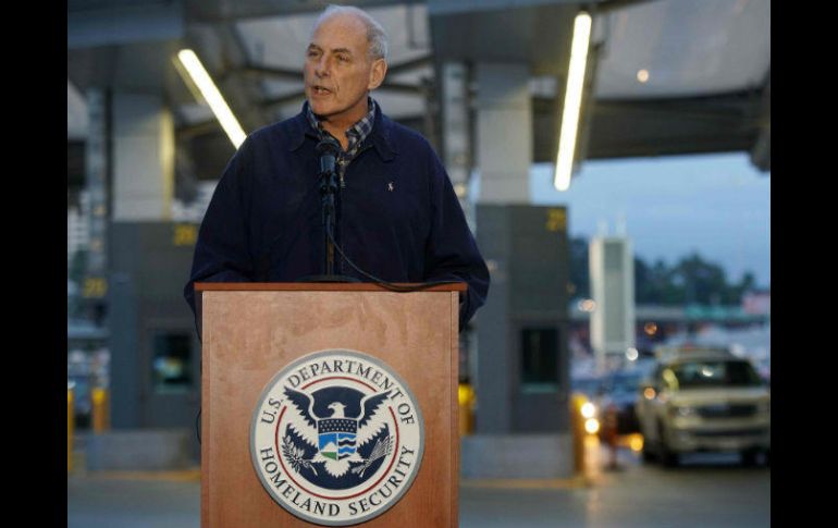 El secretario visitó la frontera de California como parte de un recorrido por toda la zona limítrofe con México. AFP / S. Huffaker