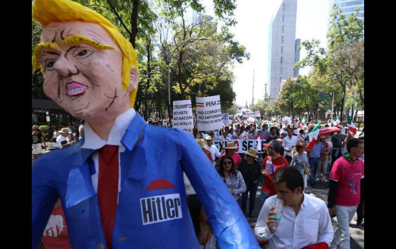 En la Ciudad de México alrededor de 20 mil personas participaron en las marchas contra el presidente de EU. SUN / B. Fregoso