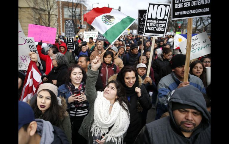 Cientos de personas salieron a las calles de Chicago en lo que fue 'Un día sin inmigrantes', AP / C. Rex
