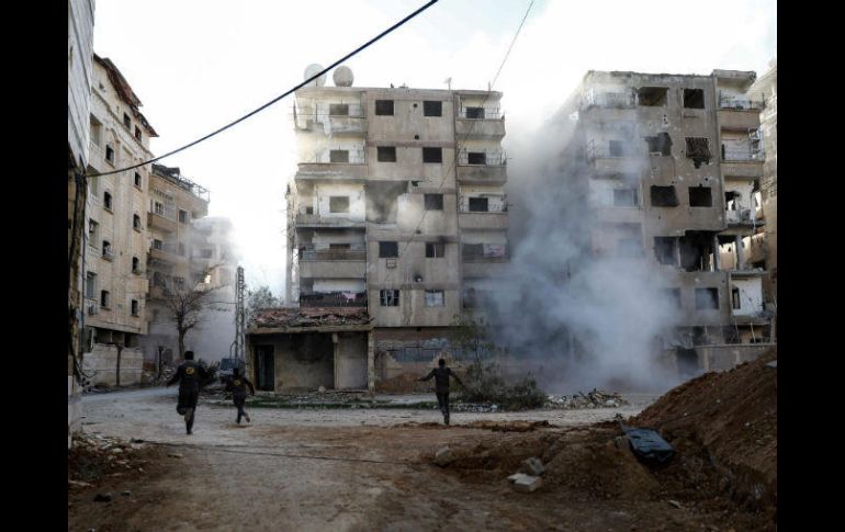 Los bombardeos y enfrentamientos continúan en las áreas periféricas del oeste y norte de la urbe. AFP / S. Al-Doumy