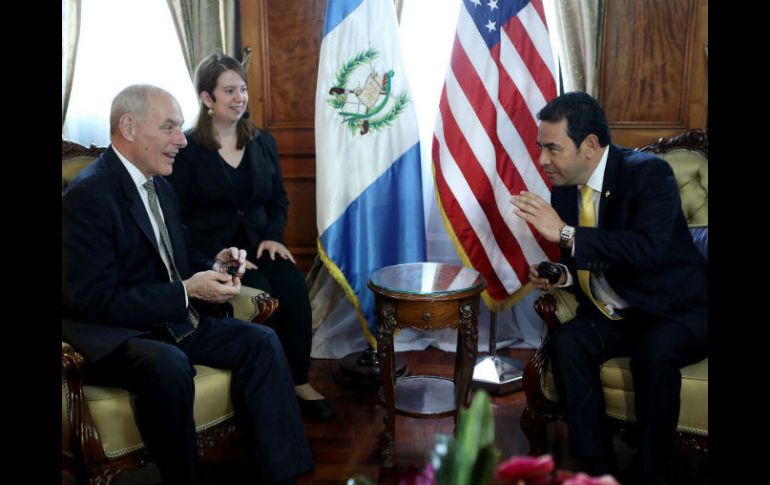 Kelly y Morales sostienen un encuentro privado en la capital guatemalteca. AFP / Presidencia de Guatemala