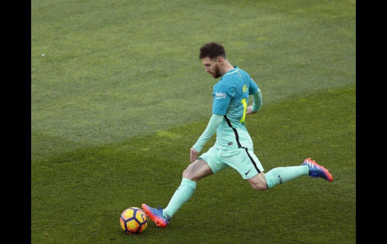 La alegría colchonera se tornó en tristeza con el tanto definitivo de Messi, quien lanzó un tiro libre desde el medio campo. AP / D. Ochoa