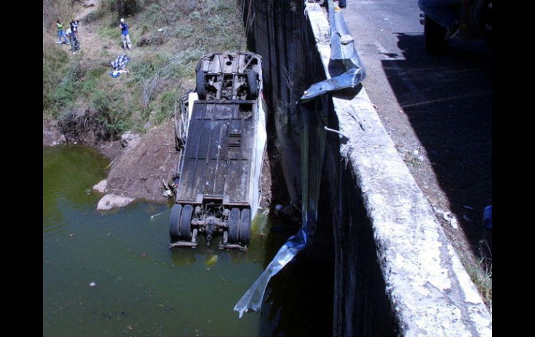 Los accidentes en las carreteras bolivianas causan cada año una media de mil muertos y unos 40 mil heridos. EL INFORMADOR / ARCHIVO