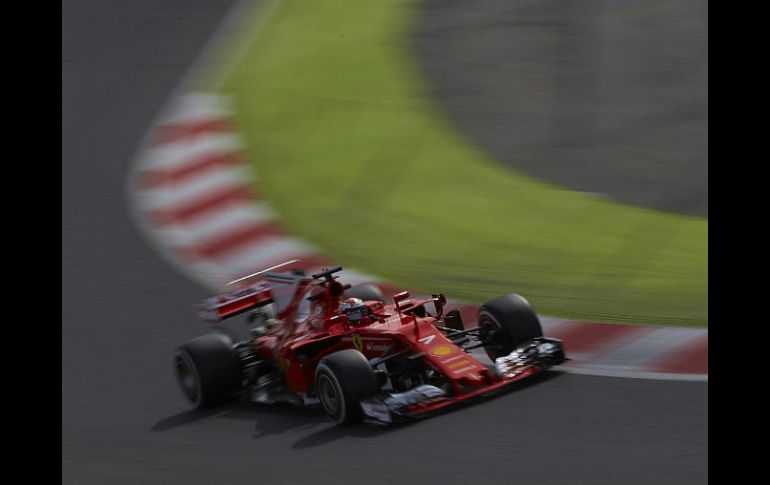 Kimi exprimió su Ferrari, completó 108 vueltas y fue, junto con Kevin Magnussen y Valtteri Bottas, quien más rodó sobre la pista. EFE / A. García
