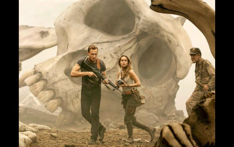 'Kong: la Isla Calavera' es estelarizada por Tom Hiddleston, Brie Larson y Samuel L. Jackson. TWITTER / @kongskullisland