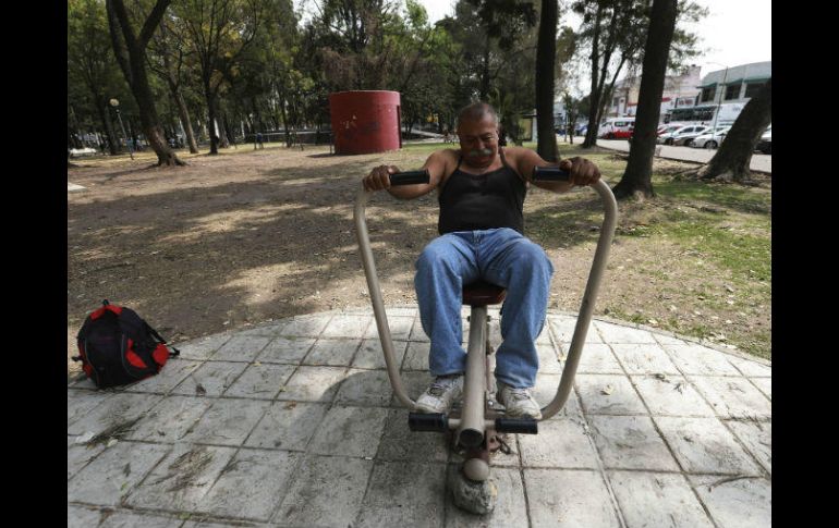 Antonio López, vecino de San Andrés, acude al parque Morelos a hacer ejercicio. EL INFORMADOR / A. García