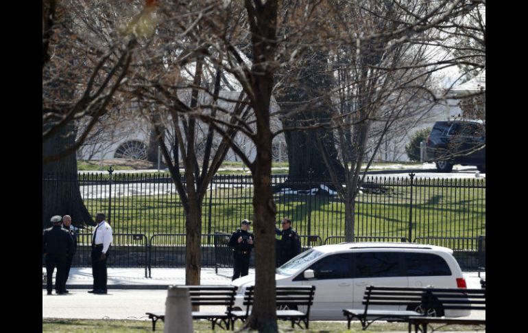 La seguridad fue elevada inmediatamente en torno a la residencia presidencial estadounidense. AP / A. Brandon
