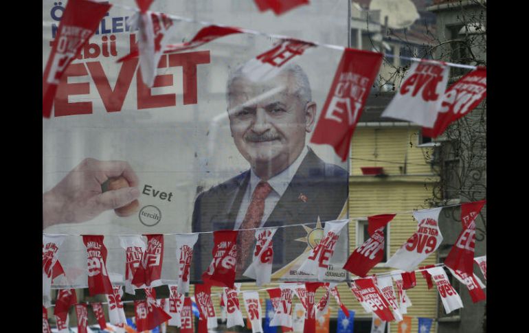 El 16 de abril, Turquía votará en plebiscito una reforma que prevé transferir todo el poder ejecutivo al jefe del Estado. AP / L. Pitarakis