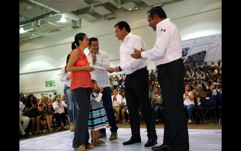 Osorio Chong estuvo en Puerto Vallarta, donde firmó un convenio con la Sedesol. NTX / Especial