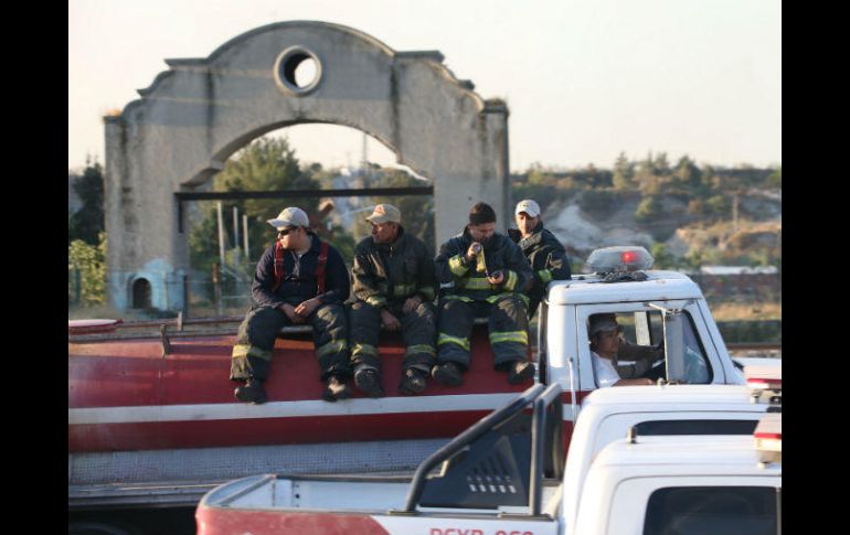 En el combate del incendio participaron bomberos de Protección Civil, así como de corporaciones federales y municipales. EL INFORMADOR / R. Tamayo