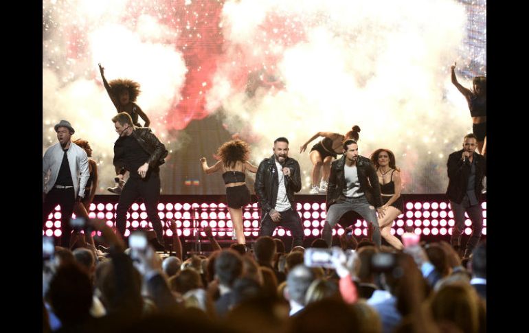 Los Backstreet Boys prendieron la fiesta en Las Vegas acompañado por el dúo Florida Georgia Line. AP / C. Pizzello