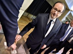 Hollande vota este domingo por la mañana en Tulle, su antiguo feudo electoral en el centro de Francia. AP / G. Gobet