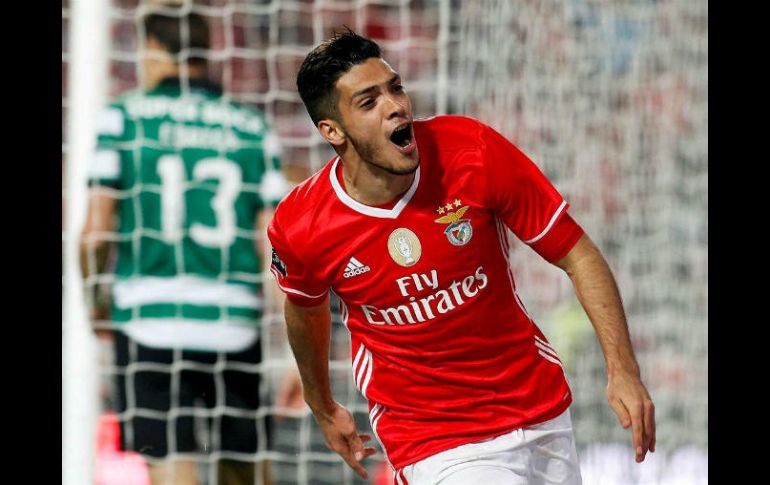 Para que Benfica deje salir al ex jugador del América espera recibir una oferta no mejor a los 20 MDE. TWITTER / @Raul_Jimenez9