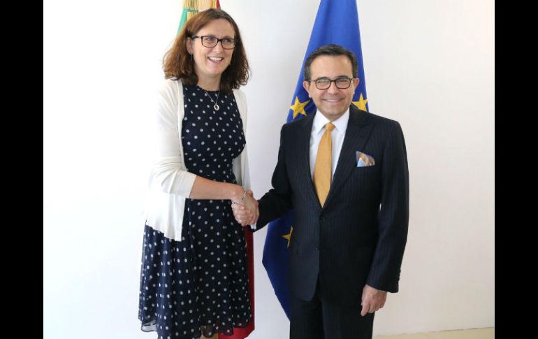Guajardo y la comisaria de comercio europea, Cecilia Malmstrom, acuerdan trabajar enuna agenda que involucra 18 tratados. TWITTER / @ildefonsogv