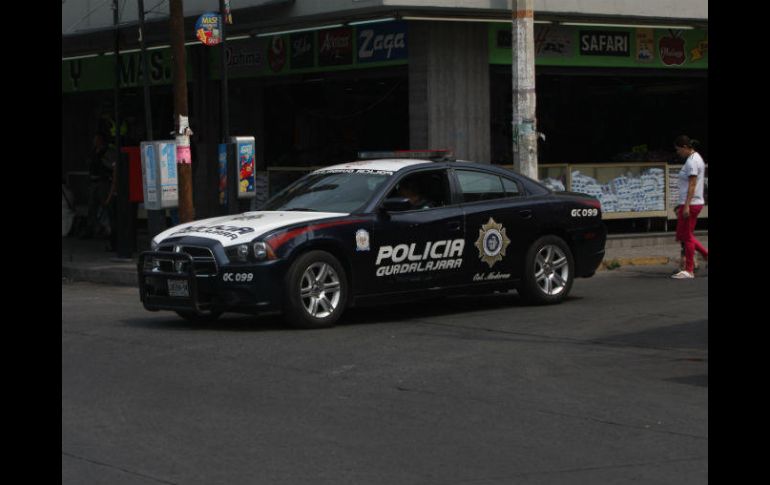 Policías municipales de Guadalajara se encargaron del aseguramiento de los ladrones. EL INFORMADOR / ARCHIVO