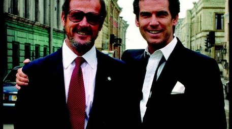 Moore y Brosnan interpretaron, en distintas décadas, a James Bond,'El Agente 007'. TWITTER / @Golden0ldies