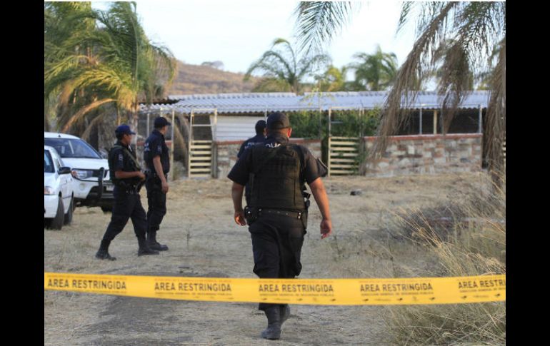 Policías de Tlajomulco, durante un operativo en el municipio. ESPECIAL / Archivo