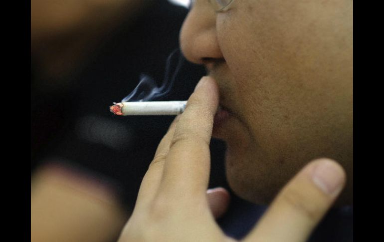La OMS exhorta a los gobiernos de los países a aplicar medidas firmes de control del tabaco. EFE / ARCHIVO