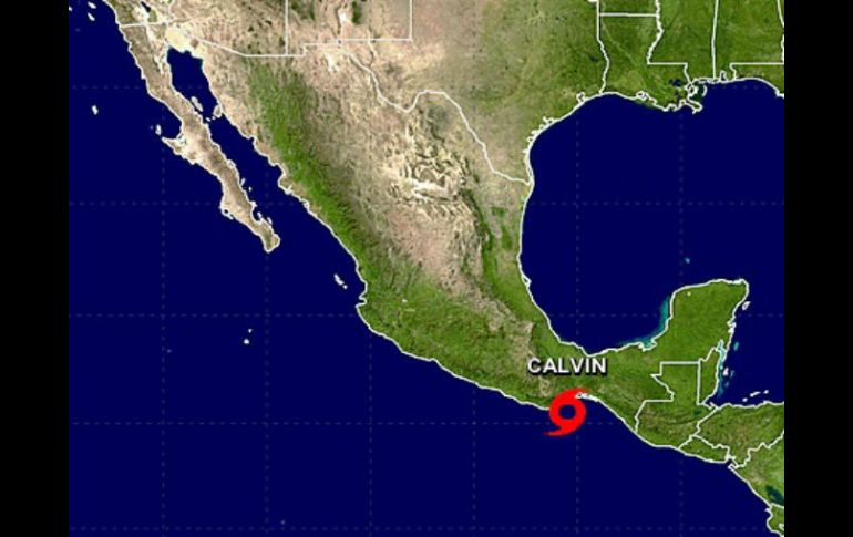 La Marina destacó que se esperan fuertes lluvias para hoy lunes y mañana martes, principalmente en Huatulco. ESPECIAL / www.nhc.noaa.gov