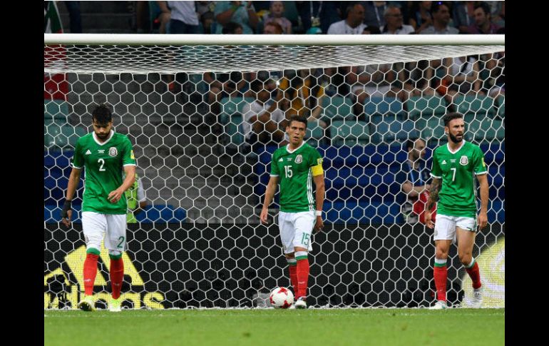 Araujo, Moreno y Layún, sus caras lo dicen todo. Los alemanes pusieron a México contra las cuerdas en el arranque del partido. AFP / A. Nemenov
