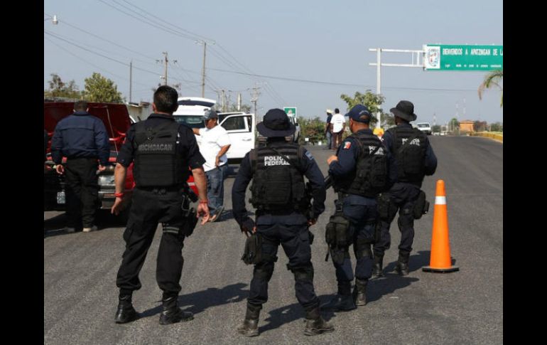 Las autoridades son notificadas que los atacantes viajaban en dos camionetas de lujo y lograron huir del lugar. AFP / ARCHIVO