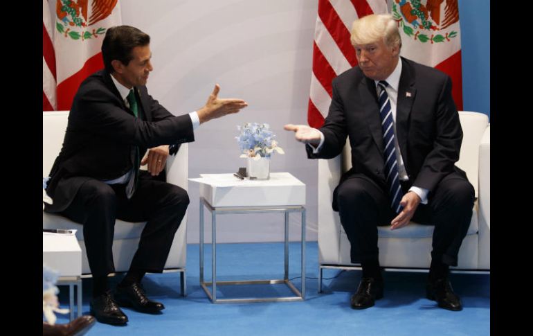 ''Es fantástico estar con mi amigo, el presidente de México. Estamos renegociando el TLCAN y otros temas con México'', apunta Trump. AP / E. Vucci