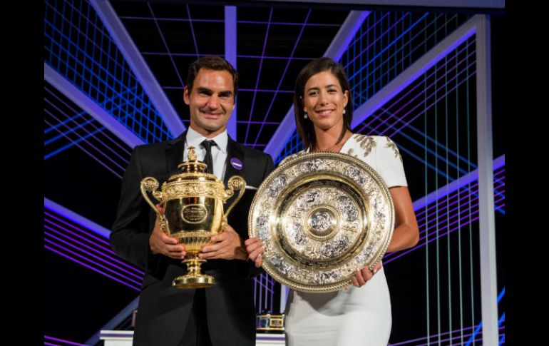 ''En esta etapa de mi carrera juego por títulos. Por rankings no tanto, a menos que esté tan cerca como lo estoy ahora'', dijo Federer. EFE / R. Martin