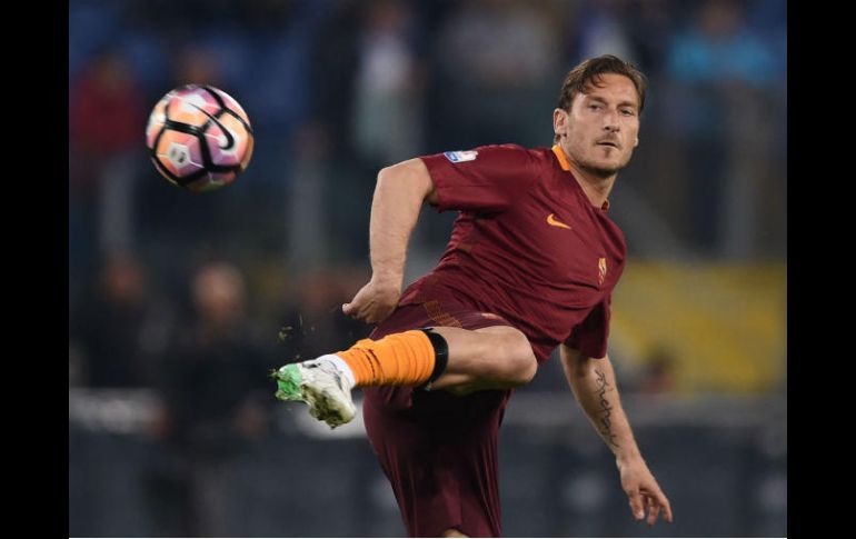 Después de terminar su vínculo con la Roma, Totti recibió ofertas de Japón, EU y Emiratos Árabes Unidos, las cuales rechazó. AFP / F. Monteforte
