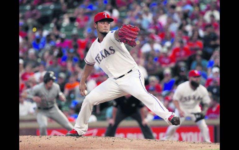 Yu Darvish vestirá la franela de los Dodgers, en uno de los movimientos más sonados en el último día de traspasos de Grandes Ligas. AP /