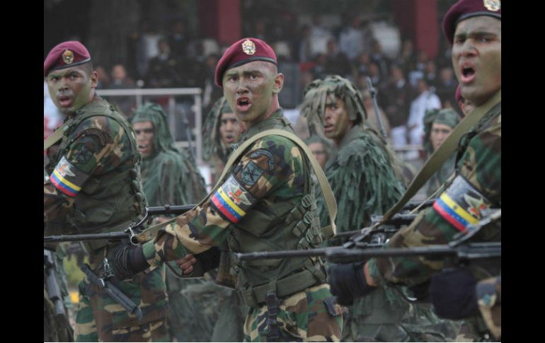 Decenas de uniformados externaron su repudio a los 'traidores' que realizaron el ataque. EFE / ARCHIVO