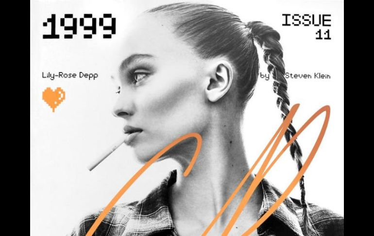Lily-Rose Depp es la figura en la portada del número del 'CR Fashion Book'. ESPECIAL / crfashionbook.com