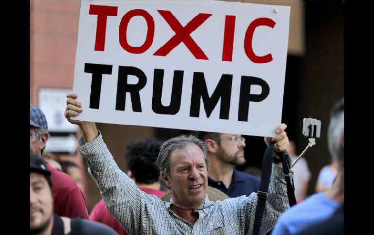 Algunos manifestantes tuvieron roces con seguidores del presidente Donald Trump. AP / M. York
