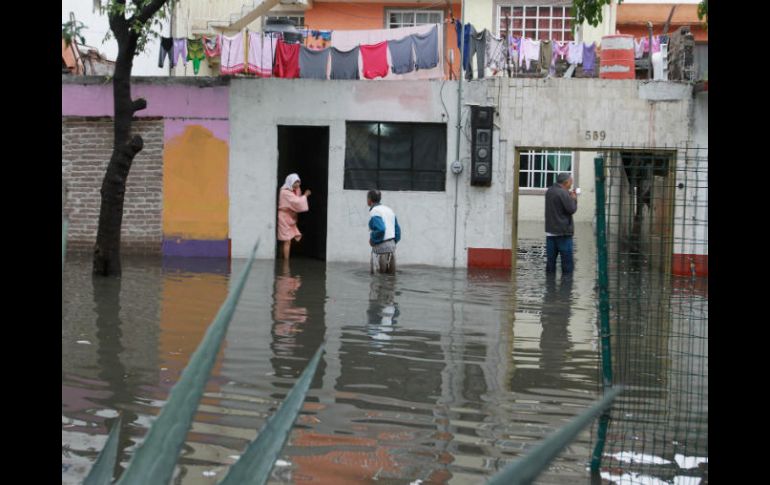 En Zamora, se registran afectaciones en la comunidad de San Cristóbal, ingresando el agua a 15 domicilios. EFE / M. Guzmán
