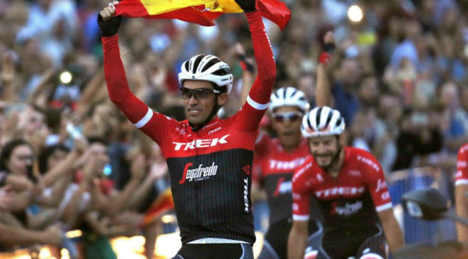 'Qué he hecho para recibir este momento tan bueno?' preguntó el ciclista ante el cariño del público. EFE / K. Huesca
