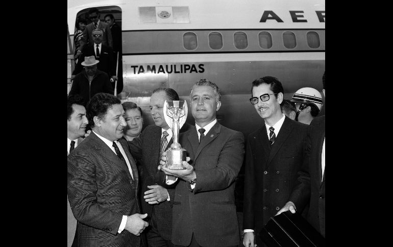 La Copa, de visita.- El máximo trofeo del futbol mundial tuvo su última visita en el Mundial de México 1970. El trofeo Jules Rimet visitó Guadalajara  por única vez, pues tras el triunfo absoluto de Brasil el trofeo se fue a la vitrinas de la Confederación de futbol de aquél país. EL INFORMADOR / ARCHIVO