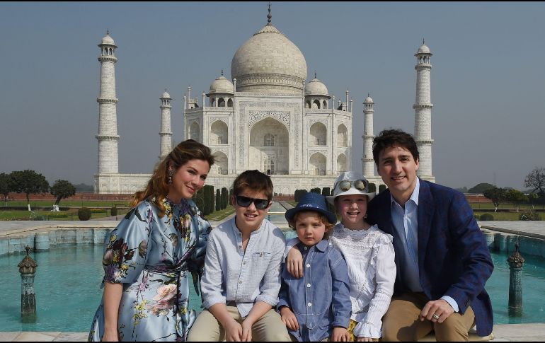 El primer ministro canadiense, su esposa y sus tres hijos visitaron el mausoleo más famoso del mundo. AFP/M. Sharma