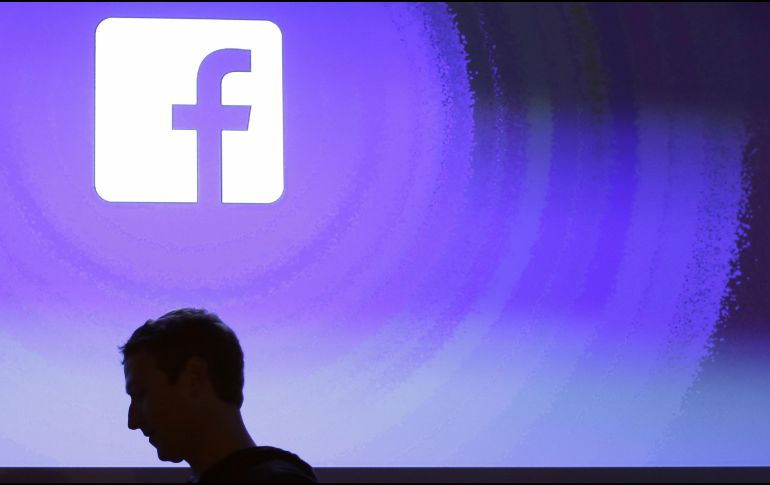 Gigantes tecnológicos como Facebook, que operan mayormente fuera de regulaciones, son cómplices porque no han hecho lo suficiente para proteger la información personal y eliminar el contenido dañino. AP/ ARCHIVO