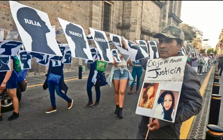 A la marcha por el Día Internacional de la Mujer asistieron familiares de víctimas de feminicidio. EL INFORMADOR/P. López