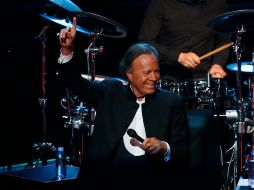 Pese al deficiente concierto ofrecido en el Auditorio Nacional, los fans aplaudieron a Julio Iglesias por sus años de gloria y exitosa carrera. AP / R. Blackwell