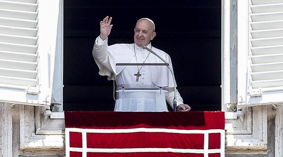 El Papa Francisco habló ante cientos de personas desde la plaza de San Pedro. EFE / F. Frustaci