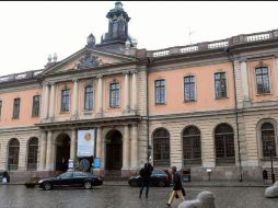 La Academia Sueca trajo a cinco miembros externos para que le ayudarán a otorgar los dos premios de Literatura este año. Al mismo tiempo, despidió a todas aquellas personas involucradas en el escándalo. ESPECIAL / svenskaakademien.se
