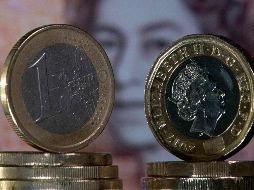 La moneda única se cambiaba hacia las 15.10 GMT a 1.1113 dólares, frente a los 1.1057 dólares en las últimas horas de la negociación europea del mercado de divisas de la jornada anterior. AFP/ ARCHIVO