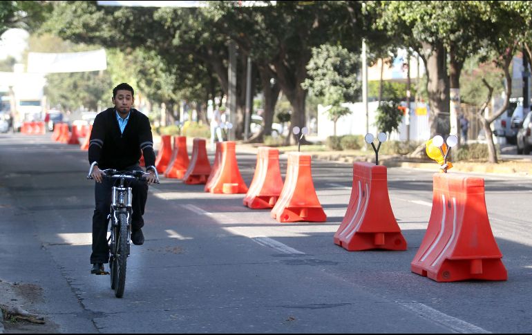 La SIOP también informó que la construcción de la ampliación de la ciclovía sobre la avenida, irá desde la calle Olímpica hasta la Glorieta del Charro y se contempla terminarla en abril del siguiente año. EL INFORMADOR/ ARCHIVO