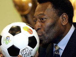 La carrera de Pelé en el Santos arrancó en 1956 y desde esos primeros años se resaltó por sus cualidades frente al arco, misma que después de 18 temporadas le dejó con números espectaculares. AFP / ARCHIVO