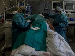 La mayor saturación se encuentra en las Unidades de Cuidados Intensivos (UCI), donde ingresan a los pacientes más graves, con un porcentaje de ocupación de 69%. AFP