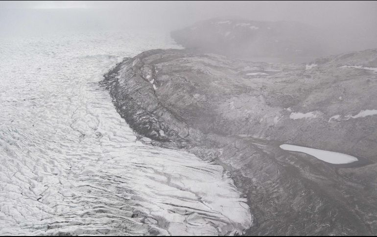 El casquete de hielo de Groenlandia contiene lo suficiente para hacer subir los océanos de 6 a 7 metros. AFP/S. Loeb