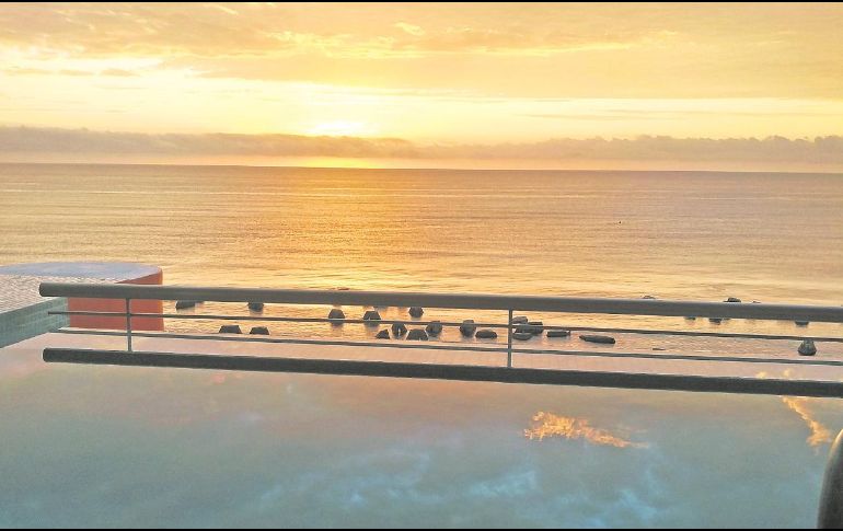 La vista desde el balcón. Cada habitación cuenta con vista al mar y acceso a una pequeña alberca, y los amaneceres son espectaculares. EL INFORMADOR/F. González