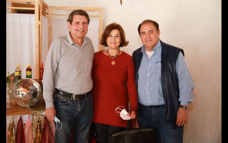 José Luis Martínez, Adriana Córdova y José Luis Moreno. GENTE BIEN JALISCO/ANTONIO MARTÍNEZ
