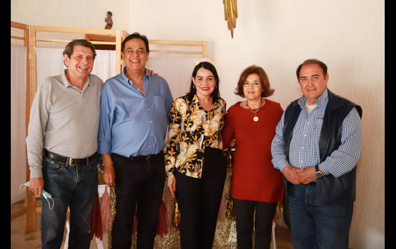 José Luis Martínez, Salvador Cosío, Paulina Corella, Adriana Córdova y José Luis Moreno. GENTE BIEN JALISCO/ANTONIO MARTÍNEZ